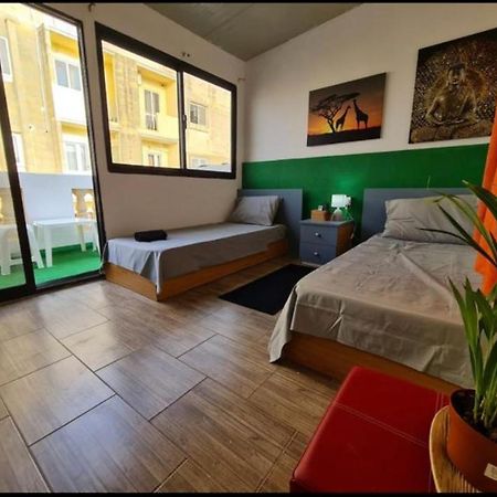 Room 6- Private Room With Private Terrace, Private Bathroom, Ac And Wifi Sliema Exterior foto