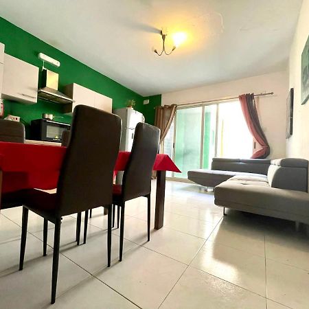 Room 6- Private Room With Private Terrace, Private Bathroom, Ac And Wifi Sliema Exterior foto